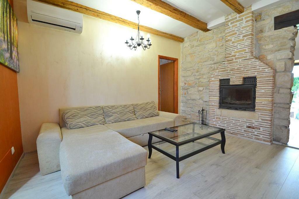 Villa Giardin Novigrad  Екстер'єр фото