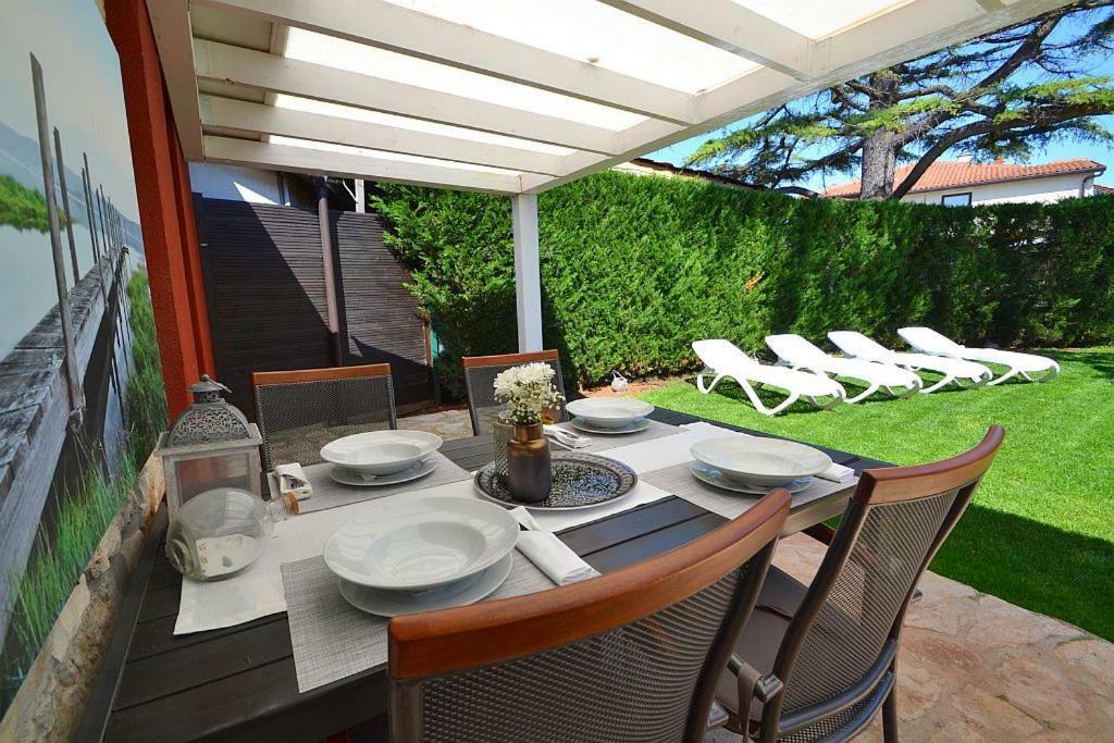 Villa Giardin Novigrad  Екстер'єр фото